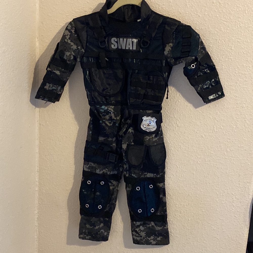 💜💜 Child’s SWAT Outfit Size 3-4 Years